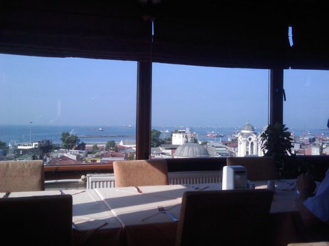 Ausblick aus dem Frühstückssaal: Istanbul und das Marmarameer
